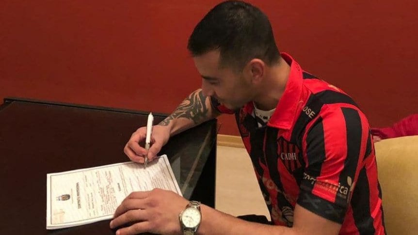 Douglas desafectará a Senegalles pero lo acompaña en su tratamiento