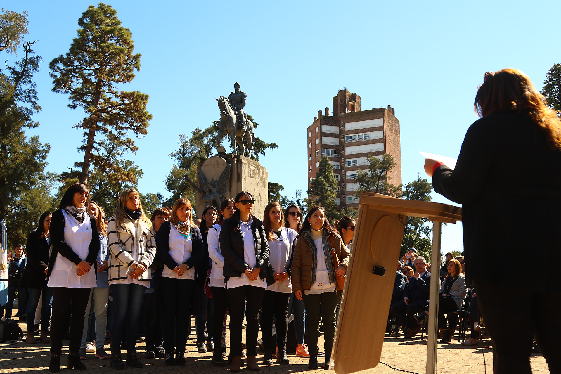 Este jueves 12 de septiembre se llevó a cabo en la Plaza 25 de Mayo el acto oficial por el Día del Maestro, “porque celebrar este día significa celebrar nuestro futuro”, como lo expresó en su discurso el Intendente del Partido de Pergamino.