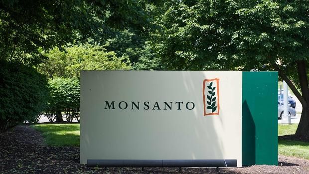 La multinacional Monsanto, filial del grupo químico alemán Bayer, que se encuentra altamente cuestionada por el uso de químicos que son perjudiciales para la salud, investigó ilegalmente a 600 personas en Francia y Alemania sumando una nueva mancha a su imagen.