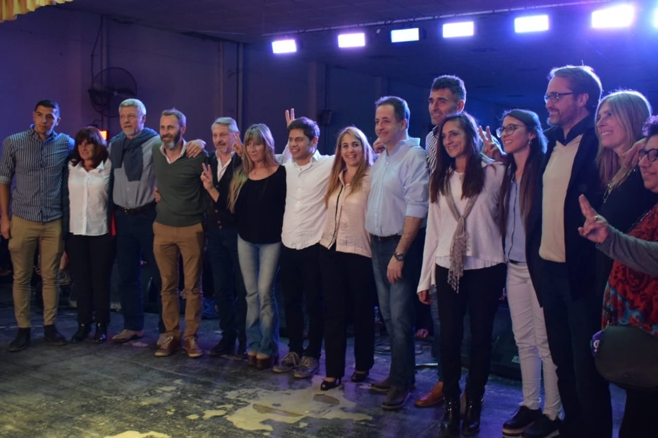 A falta de un mes y dos semanas para las generales de octubre, el candidato a gobernador del Frente de Todos, Axel Kicillof, llegó hasta Pergamino para apoyar el lanzamiento a intendenta de María Eugenia Ball Lima. El acto tuvo lugar en Fomento Centenario.