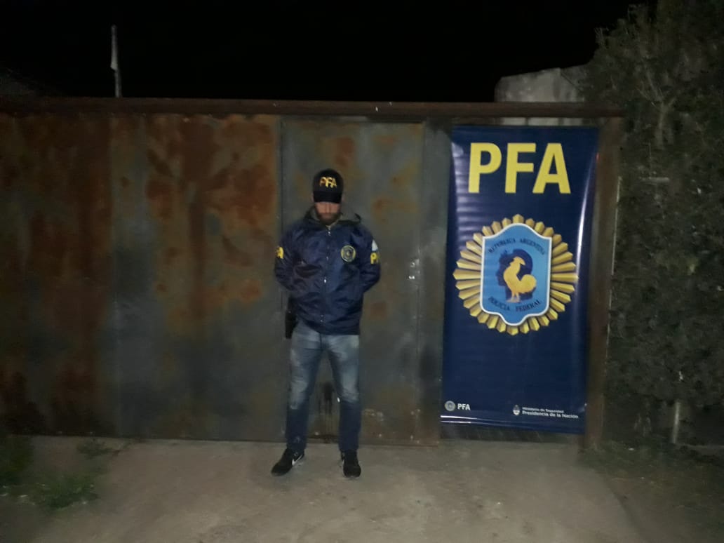 La Policía Federal Argentina, realizó tres allanamientos en la ciudad de Rojas por disposición del Juzgado de Garantías N°1 a cargo del doctor Marcos Cornaglia, por ante la fiscalía N° 8 de Esteban Pedernera, la Unidad Temática de Estupefacientes a cargo de Esteban Lopardo, y la Ayudantía Fiscal de Rojas a cargo de Elizabeth Berberi del Departamento Judicial Junín, por Infracción a la Ley 23737.