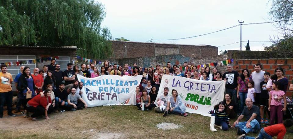 Son varias las actividades que se han llevado a cabo en la ciudad desde la desaparición de Santiago Maldonado. En esta oportunidad, desde el Bachillerato Popular La Grieta se invita a una jornada solidaria el domingo 24 de agosto a las 16 horas en el centro cultural de Barrio Kennedy.