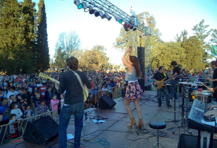 Desde el área de Juventud del Municipio se han encargado de organizar el festejo por el Día del Estudiante. El lugar será el Parque Municipal, donde se encontrarán las bandas, diferentes stands, una competencia de rap y grafitis.