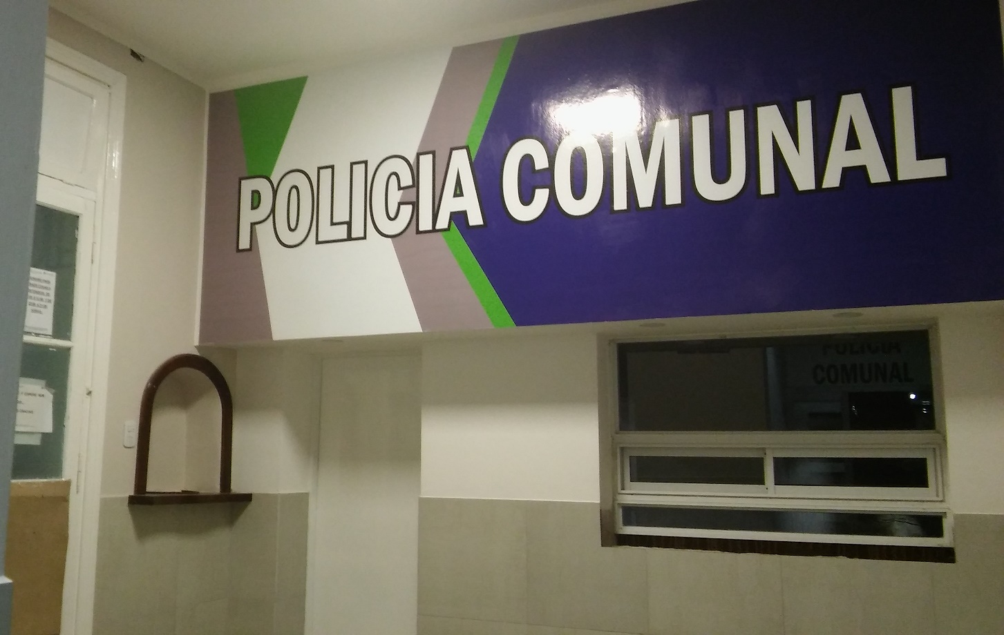 Jugando con el título de la reconocida y exitosa película de décadas atrás, la palabra “Locademia” bien podría caberles a algunas oficiales a las que el poder les nubla la razón. Tal es el caso, por ejemplo, de Yamila Palacios, que actualmente se encuentra desafectada del servicio por los múltiples sumarios que se tramitan en su contra y a quien la sucedió en el cargo la jefa de calle llamada Elizabeth Puzzo.