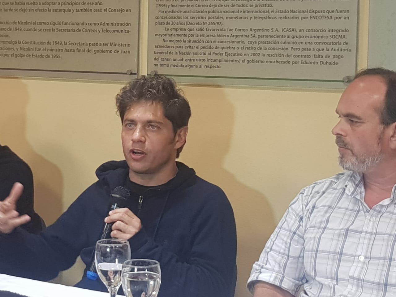 De cara a las próximas elecciones y en el marco de su actividad política que denomina “Recorriendo Buenos Aires”, el pasado jueves 26 de abril el diputado nacional Axel Kicillof se hizo presente en las vecinas ciudades de Colón y Pergamino con amplia repercusión.