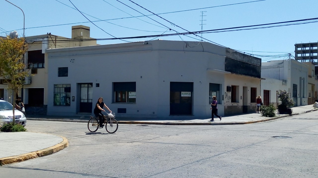 La situación en el centro de Pergamino refleja una realidad complicada para los comerciantes. A los problemas de ventas, se le suma los altos alquileres por parte de los propietarios.