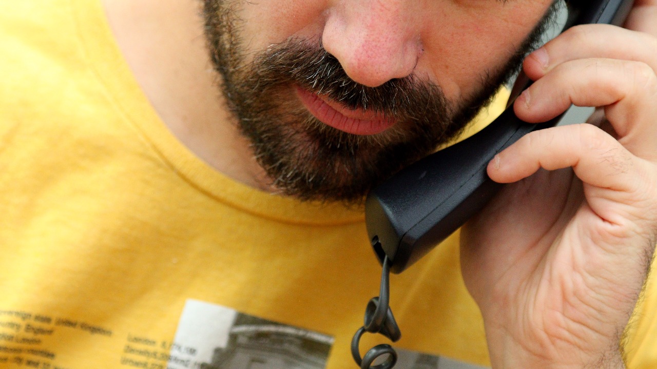 A causa de la modalidad delictiva que se repite en la Ciudad de Pergamino, conocida como fraude telefónico, o extorsión telefónica o secuestro virtual, mediante la cual extraen dinero a los vecinos mediante un engañoso llamado telefónico, la directora de asistencia a la víctima de la Secretaría de Seguridad de la Municipalidad, Valeria Schütz, junto con el Centro Asistencia a la Víctima y Acceso a la Justicia de la Provincia de Buenos Aires advirtieron sobre este accionar.