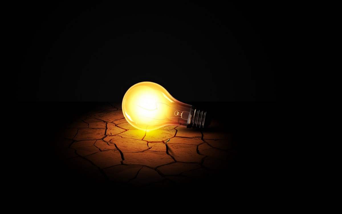A raíz de los reiterados reclamos de los vecinos de los barrios La Guarida y Luar Kayad en cuanto a las irregularidades que presenta el servicio ofrecido por la Cooperativa Eléctrica Limitada de Francisco Ayerza (CELFA), el Departamento Ejecutivo decidió intimar a dicha Cooperativa a que antes del 31 de octubre del corriente año presente ante la Municipalidad un “Plan de obras y trabajo” que asegure y satisfaga la normal provisión y disponibilidad de energía eléctrica en los mencionados barrios.