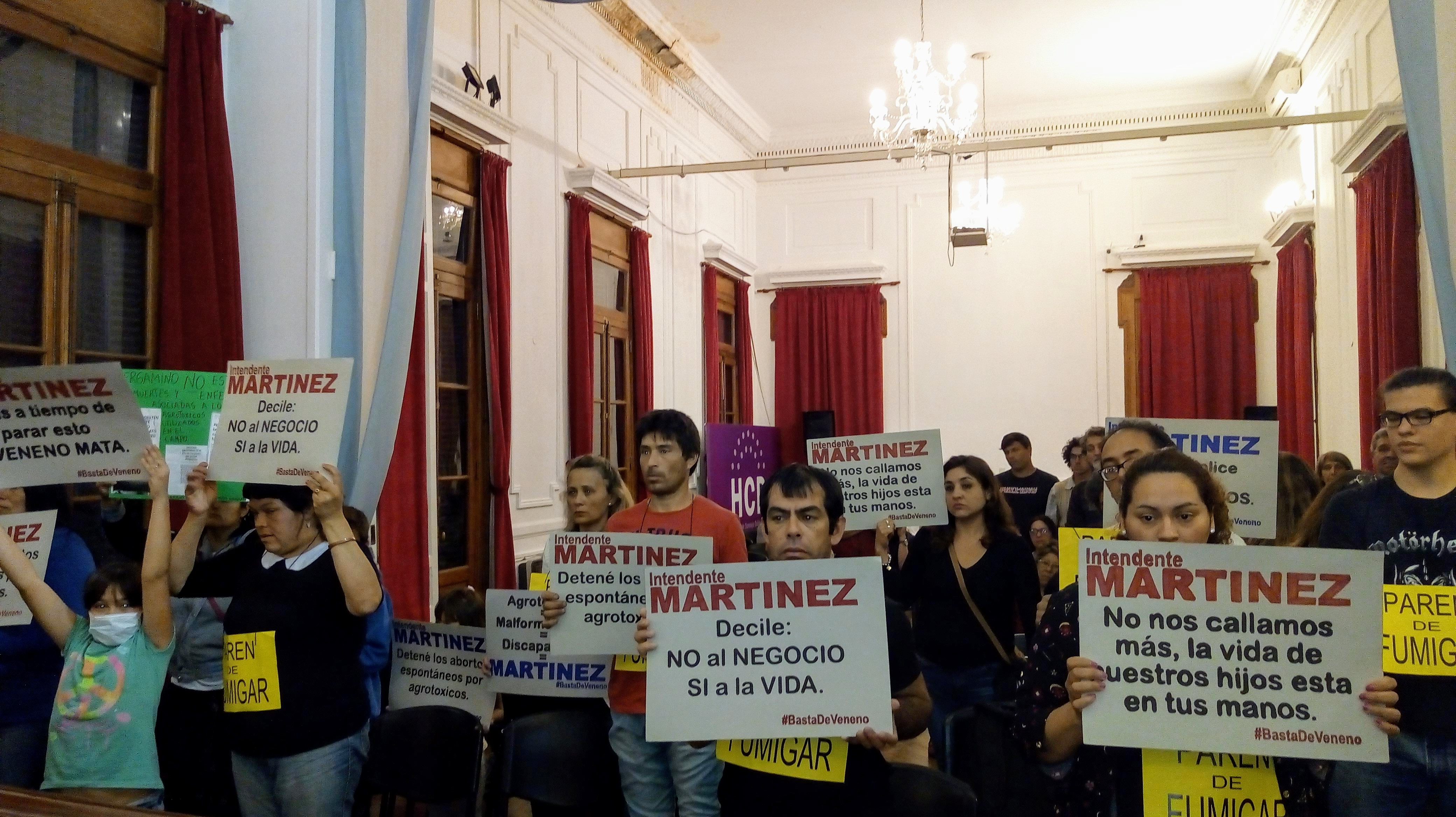 Los vecinos de Villa Alicia aplaudieron en la última sesión ordinaria del Concejo Deliberante cuando finalmente se aprobó la ordenanza para realizar los estudios y así saber si hay contaminación en sus cuerpos, en el suelo y en el agua.