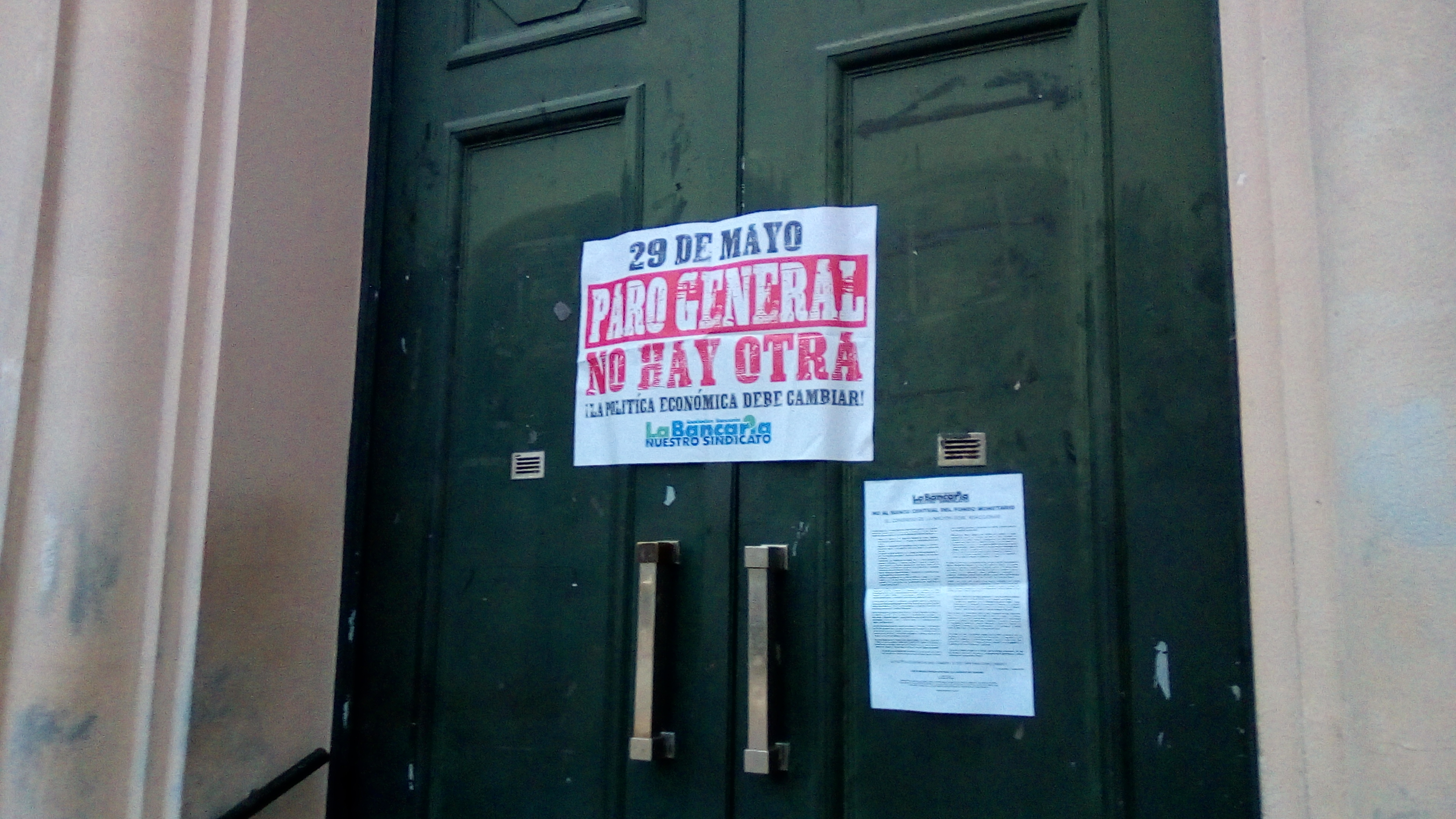 En la ciudad de Rojas la adhesión al paro es total en la actividad bancaria privada y estatal, cuyas sucursales permanecieron cerradas, al igual que las oficinas de CLYFER, PAMI, ARBA y Osecac.