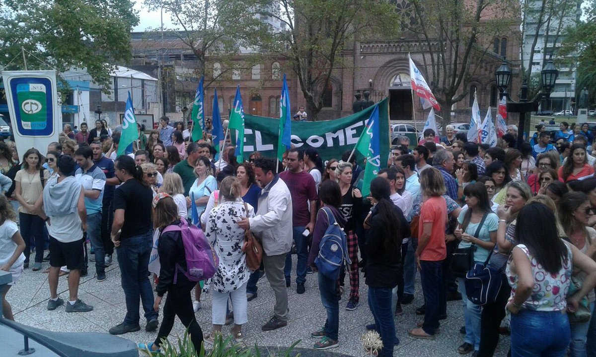 Desde la provincia de Buenos Aires se concretó el cierre de paritarias para los docentes en un 19 %. Desde el frente de Unidad Docente denuncian la violación a la ley ya confirmaron el paro para el lunes y martes próximo.