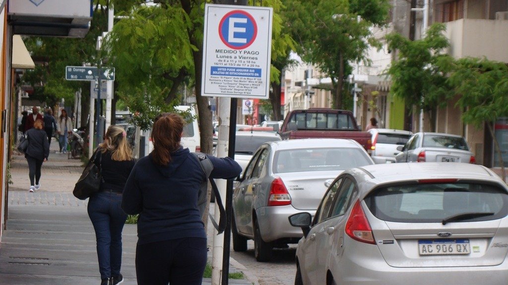 Esta semana comenzaron nuevamente las reuniones para que dejen de funcionar las boletas de estacionamiento y darle lugar a un nuevo sistema en la ciudad. En enero se espera la primera sesión extraordinaria del Concejo Deliberante para tratar el tema.