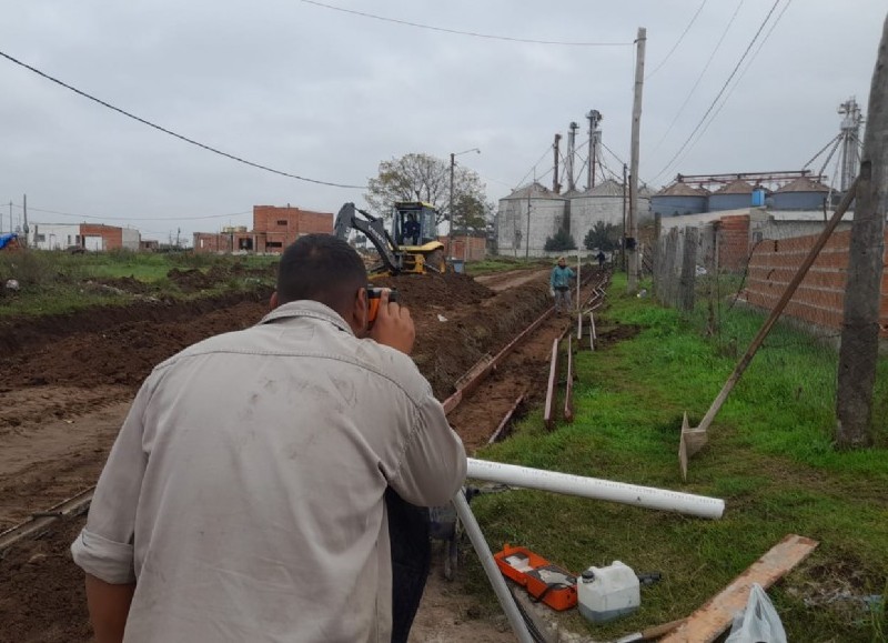 Avanza la obra de cordón cuneta en el Barrio 12 de Octubre