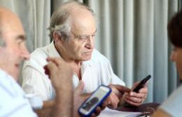 Curso sobre el uso del celular en "La Casita de mis Viejos"
