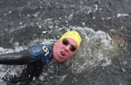El nadador pergaminense que desafió el Atlántico Sur y se subió al podio en Malvinas