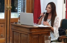 Marita Conti se emocionó con el reconocimiento por la fabricación de vacunas del Maiztegui