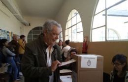 Colón: Ricardo Casi votó en familia y exteriorizó su confianza