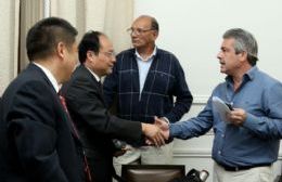 El intendente recibió la visita de una delegación china