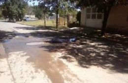 Denuncian pozo y pérdida de agua en Barrio Otero