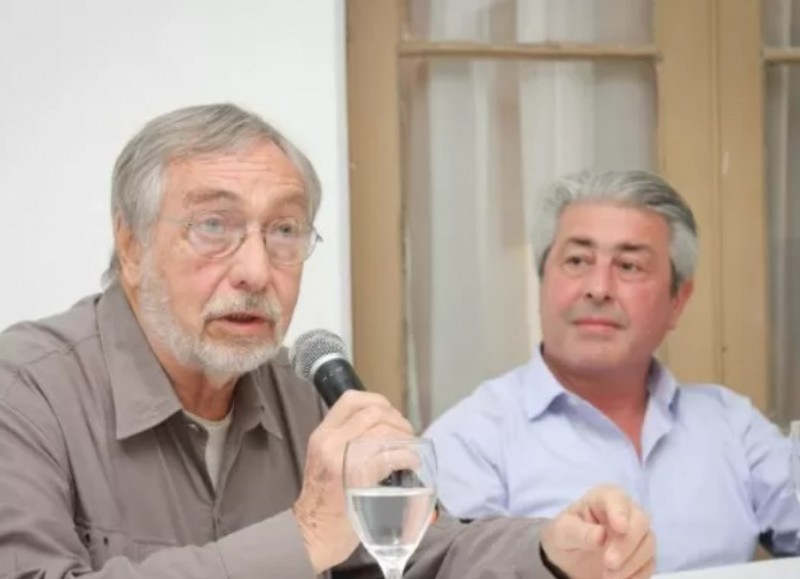 Javier Martínez y Luis Brandoni compartieron una charla en el despacho del intendente.