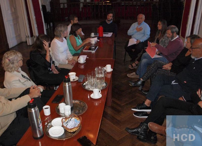 Reunión de empleados con concejales.