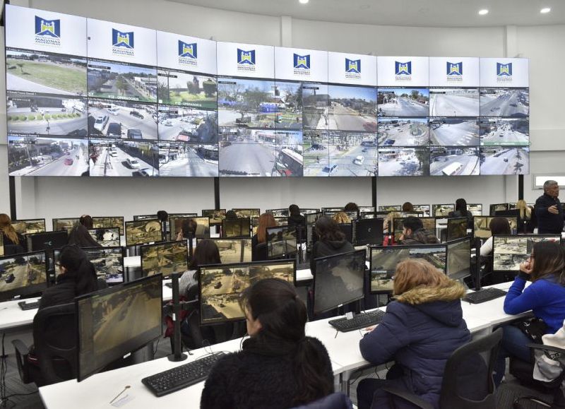 Ball Lima y Nardini recorrieron juntos el nuevo edificio para la seguridad de Malvinas Argentinas.
