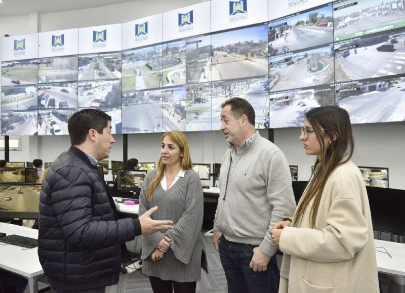 Ball Lima y Nardini recorrieron juntos el nuevo edificio para la seguridad de Malvinas Argentinas.
