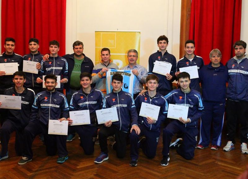 Diplomas para los campeones.