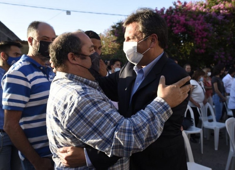 Sergio Massa en la inauguración de la seccional 185 de la UATRE.