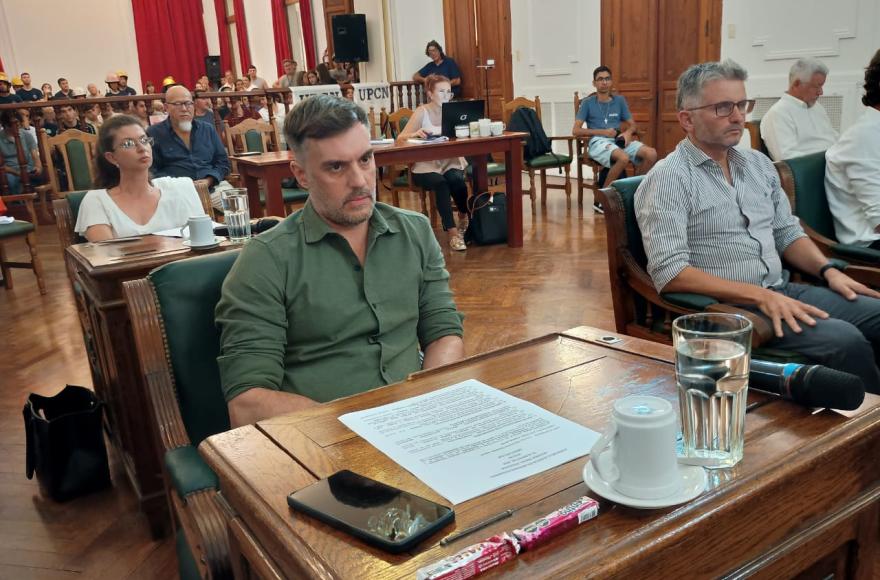 Gattelet: “No se trata de política, se trata de los bomberos”