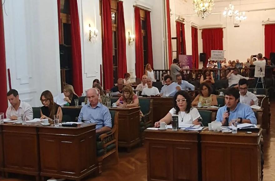 Debate en el Legislativo local.