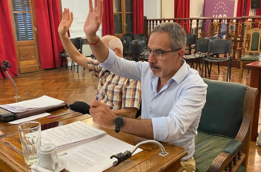 Duras críticas a libertarios tras acompañar la rendición de cuentas