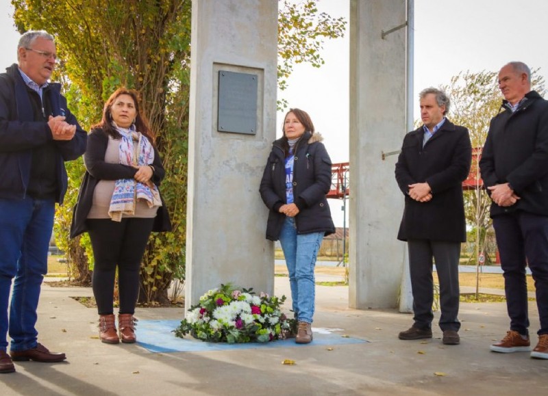 Participaron las hermanas del héroe nacional.