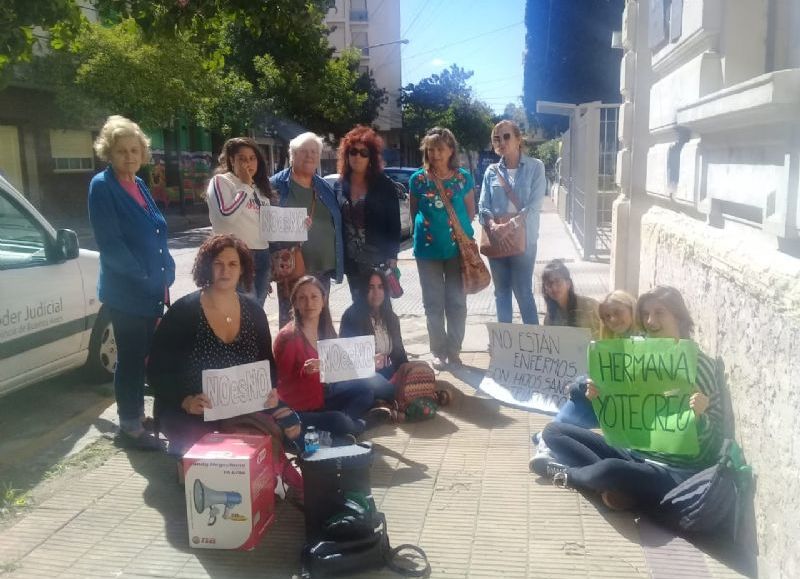 Con el respaldo de Juntada Feminista.