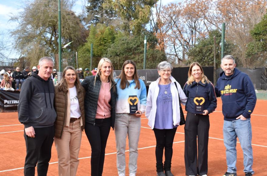 Las deportistas fueron distinguidas por Paula Bustos y Gustavo Ciuffo.