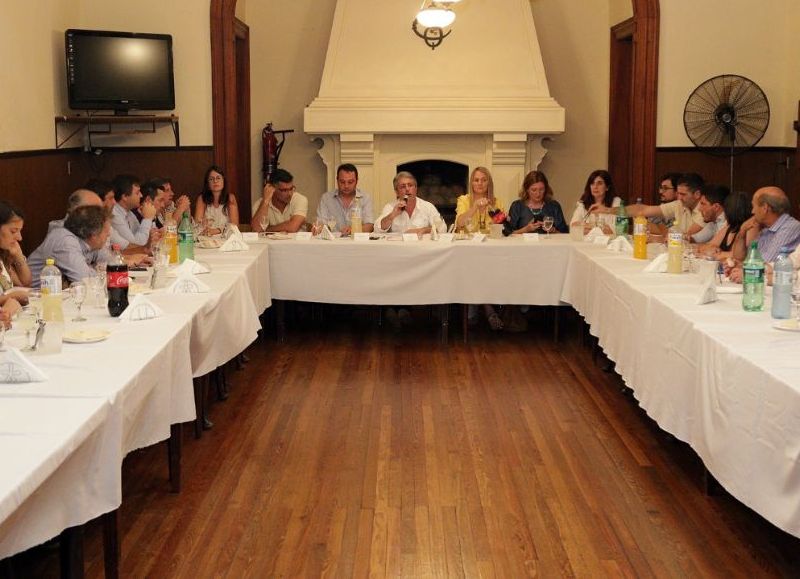 Martínez lideró la mesa de trabajo de la segunda sección que se concretó el pasado 21 de noviembre en el Club Social de la ciudad.
