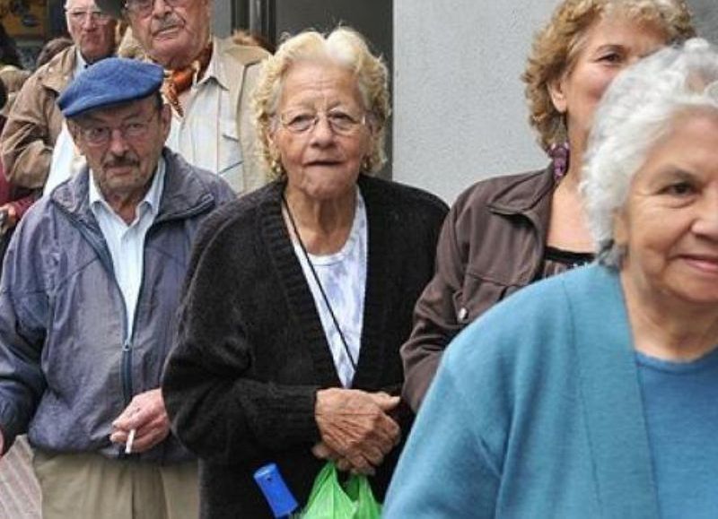 Los mayores de 65 años no deberían esperar más de media hora.