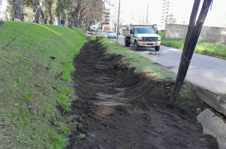Continúan los trabajos de mantenimiento y limpieza de desagües pluviales