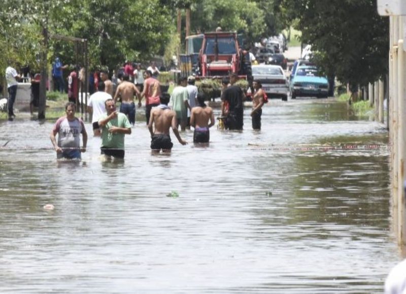 Por el temporal, colapsaron los desagües del Hospital interzonal San José y varias calles se inundaron.