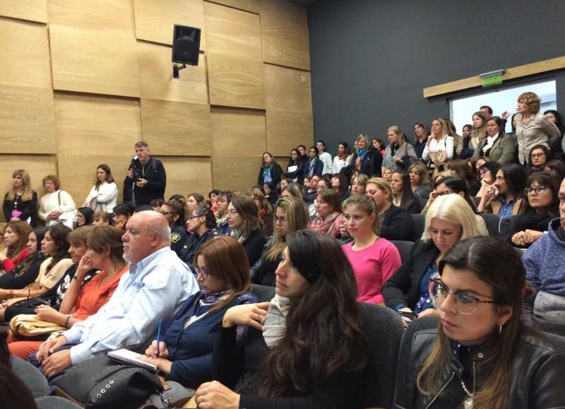 Encuentro en la Biblioteca Menéndez.