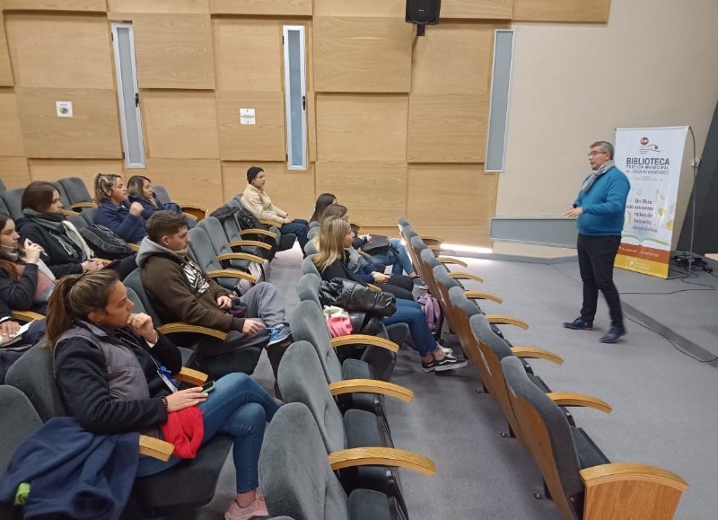 Actividad desarrollada en la Biblioteca Municipal Joaquín Menéndez.