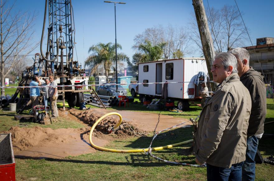 La Municipalidad continúa llevando adelante obras que permitirán mejorar el servicio de agua potable en distintos barrios de la ciudad.