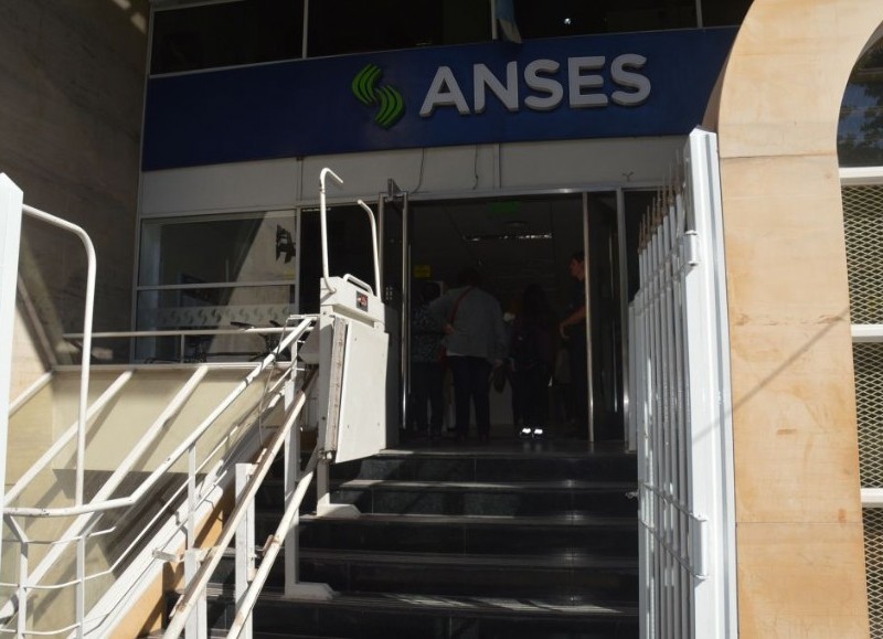 La Municipalidad notificó que a partir del lunes 4 de enero, las puertas de la Anses, ubicada en calle San Nicolás al 600, estarán abiertas de 8 a 14 horas. 