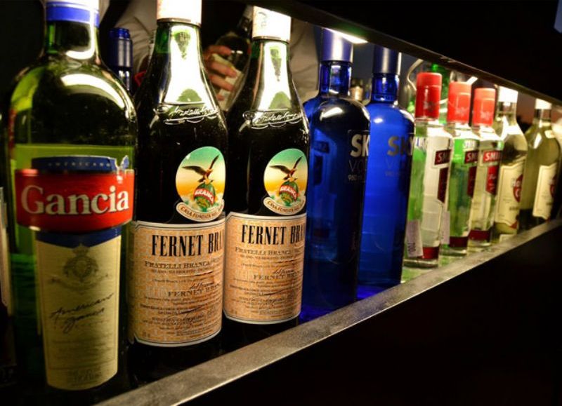 La venta de bebidas alcohólicas estará acotada.