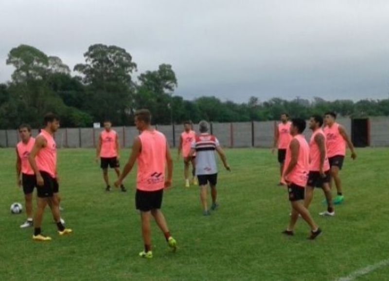 El equipo entrena durante la pretemporada