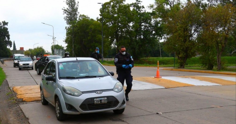 La Municipalidad de Pergamino informó que continúan los controles en los siete accesos al distrito, en el marco del cumplimito del aislamiento social, preventivo y obligatorio.