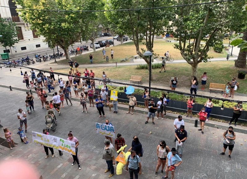 Vecinos en plena manifestación.