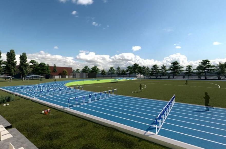 El piso deportivo flexible que se colocará en la nueva pista de atletismo que está en construcción.