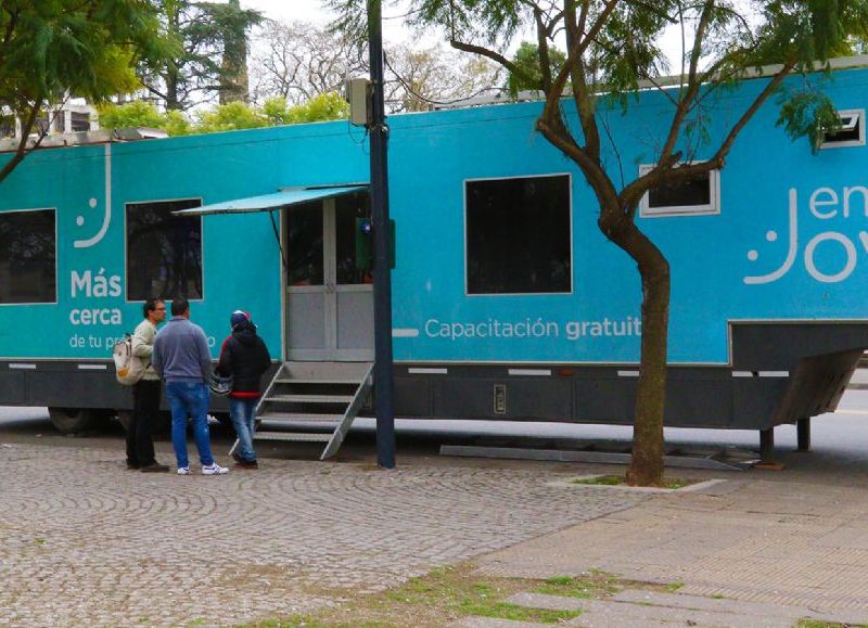 Ubicado en la Plaza Dávila.