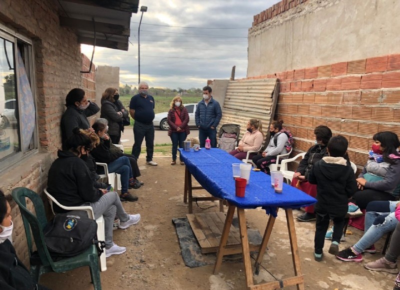 Los precandidatos Tony Caldentey, Francisco Illia, Alejandro Coco y Nora Pladino estuvieron presentes en el Barrio Acevedo.